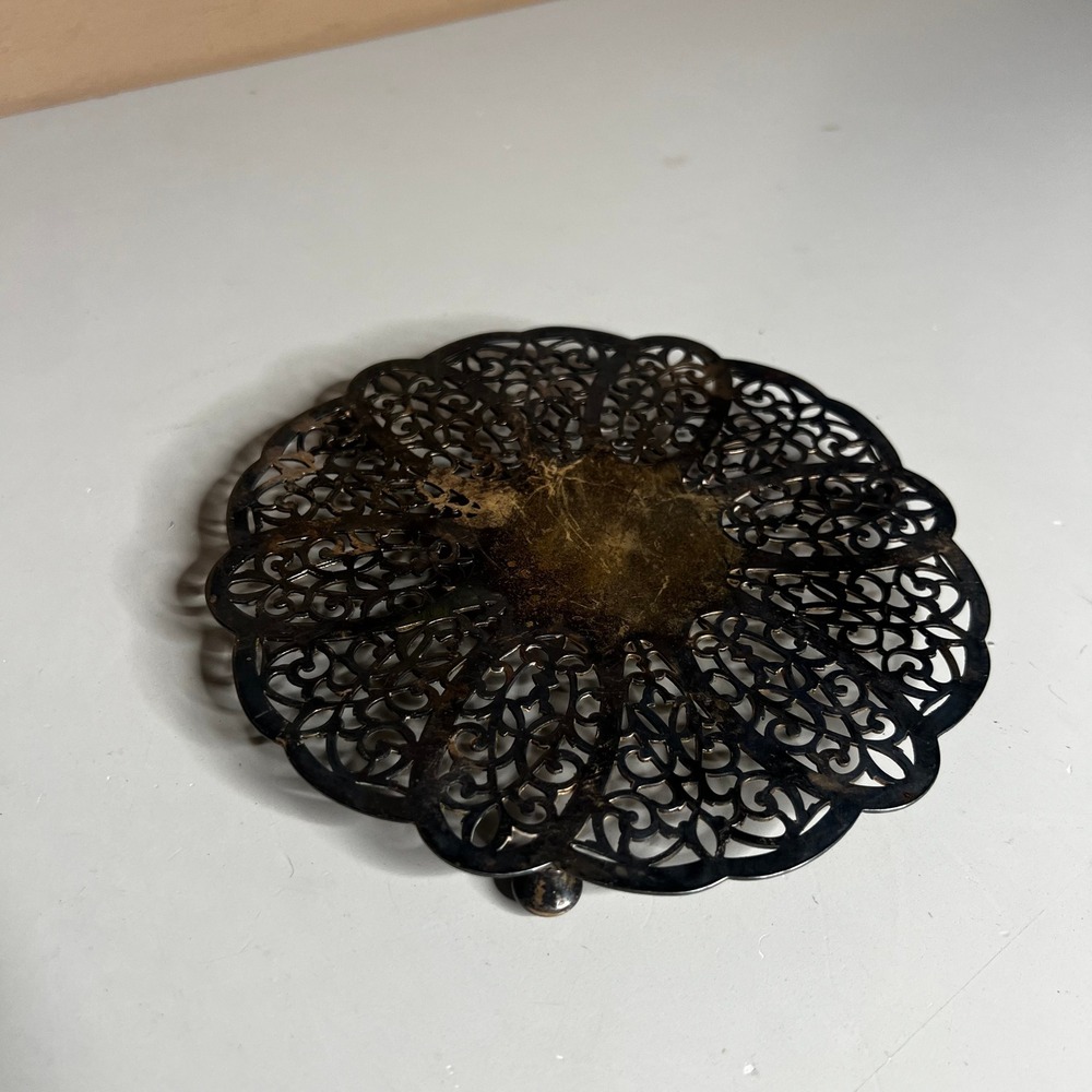 Vintage WM Rogers 76 Silver Plate Pierced Filigree Footed Trivet 6 Inch